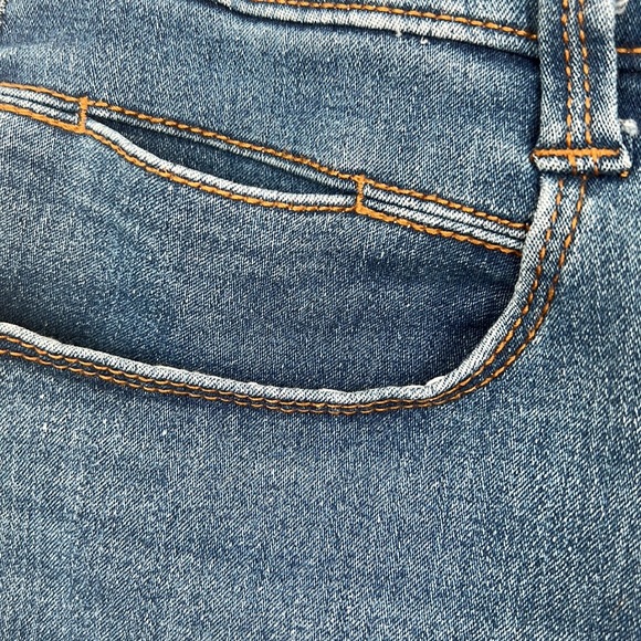 Time and Tru M(8-10) Capri Denim Pants - Picture 3 of 10